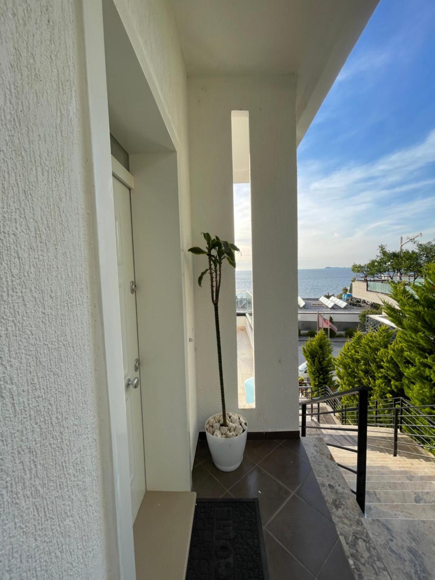 Perla Luxury Apartment - Private Patio & Parking Vlorë Eksteriør billede