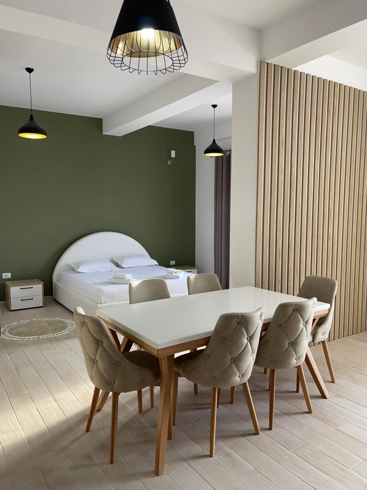 Perla Luxury Apartment - Private Patio & Parking Vlorë Eksteriør billede